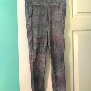 Fast and free leggings in galaxy - size 6, 25 in inseam
